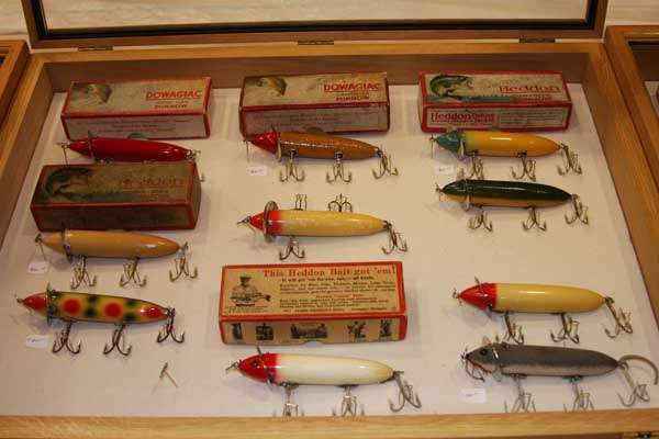Antique Fishing Collectibles - I Want To Buy Antique Fishing Lures and Reels