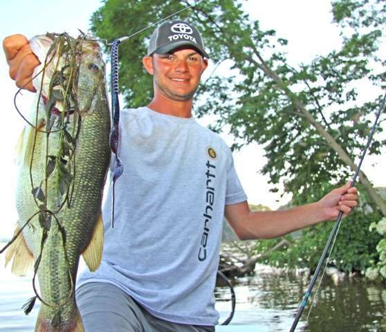 Easy Bass Fishing Rigs for Beginners - Texas Rig & Wacky Rig