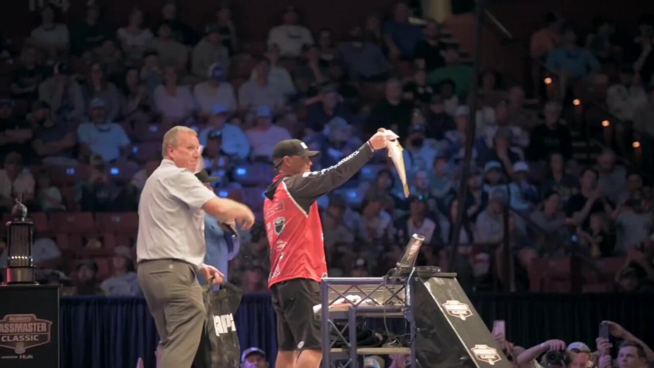 Bassmaster Classic Weigh In - Bassmaster