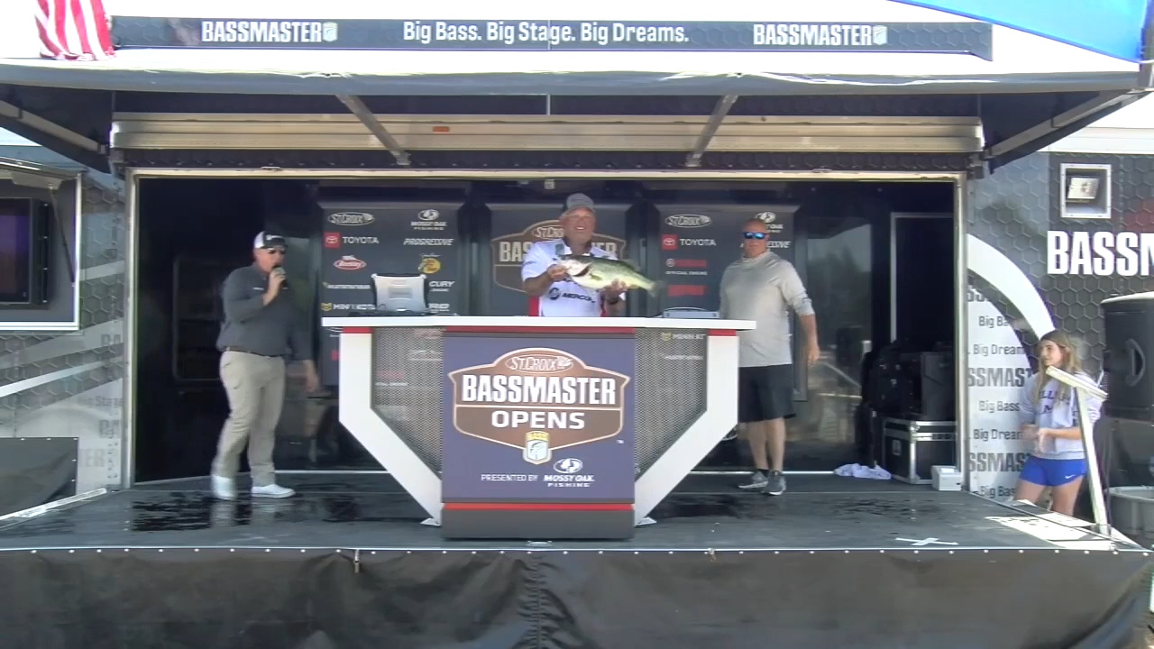 Yo-Zuri Pro Brandon Card Takes Command Of Bassmaster Elite At Mississippi's  Ross Barnett