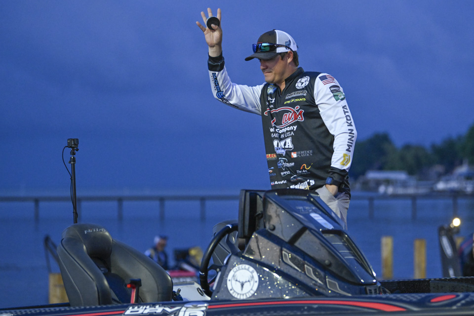 Day 1 begins on St. Clair - Bassmaster