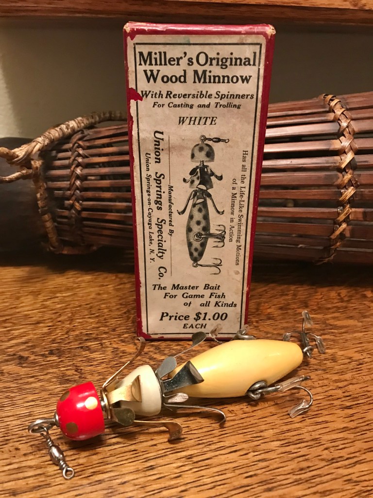 Vintage Fishing Lure Paw Paw Wobler Red & White 4 Inch