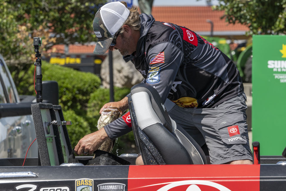 Weigh-in: Day 4 at St. Johns River - Bassmaster